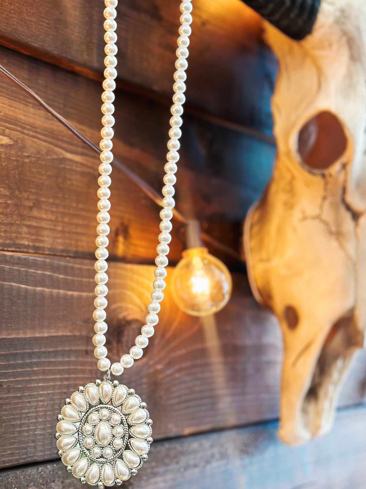 Round pearl concho pendant necklace