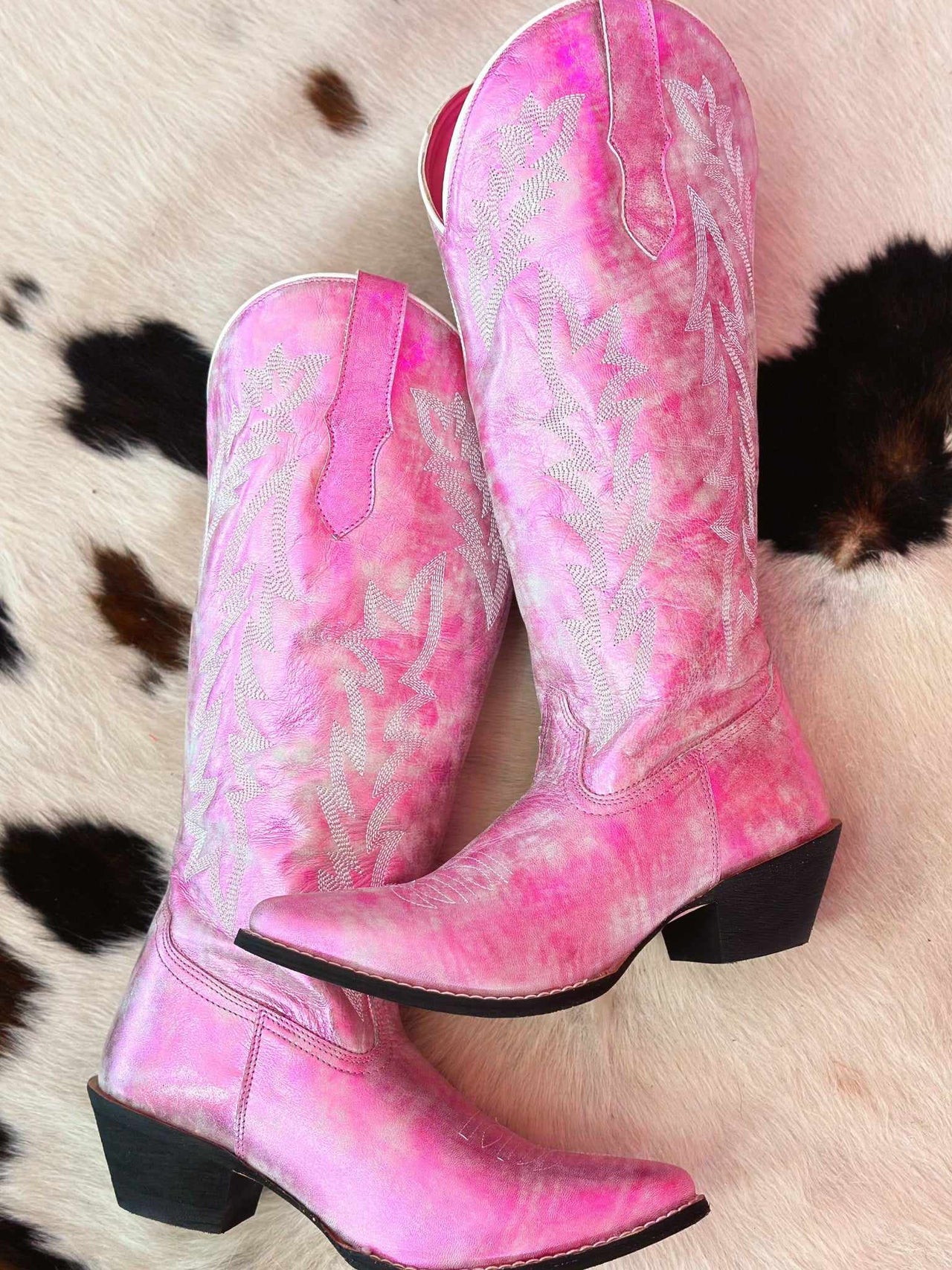 Metallic pink cowgirl boots.Barbie western boots for women