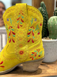 Thumbnail for Yellow western boots with colorful embroidery